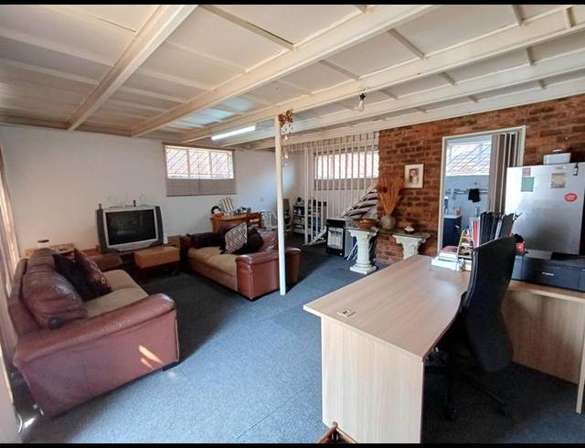 9 BEDROOM HOUSE FOR SALE IN LAUDIUM